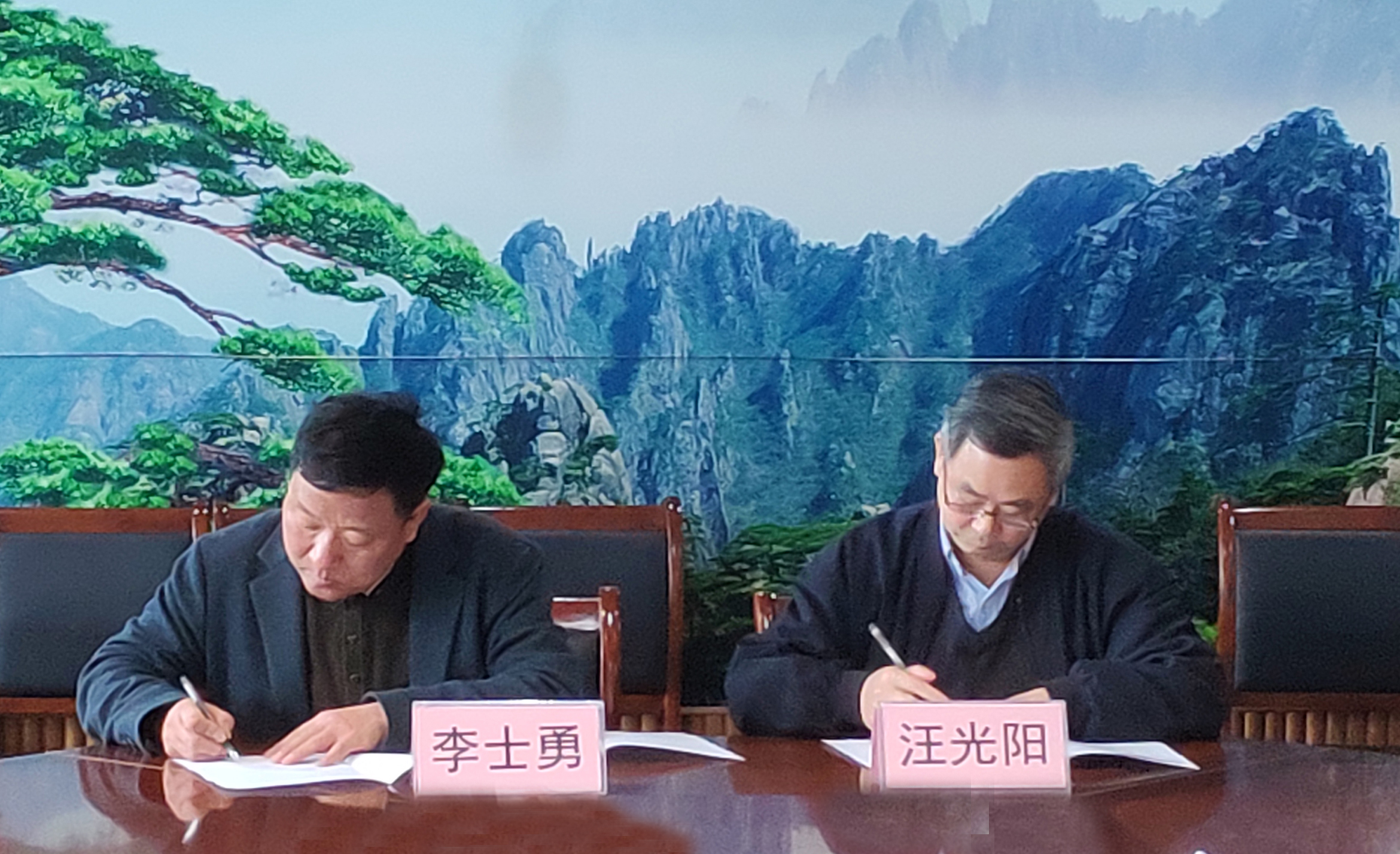 best365官网与东华软件工程有限公司签订校企战略合作协议