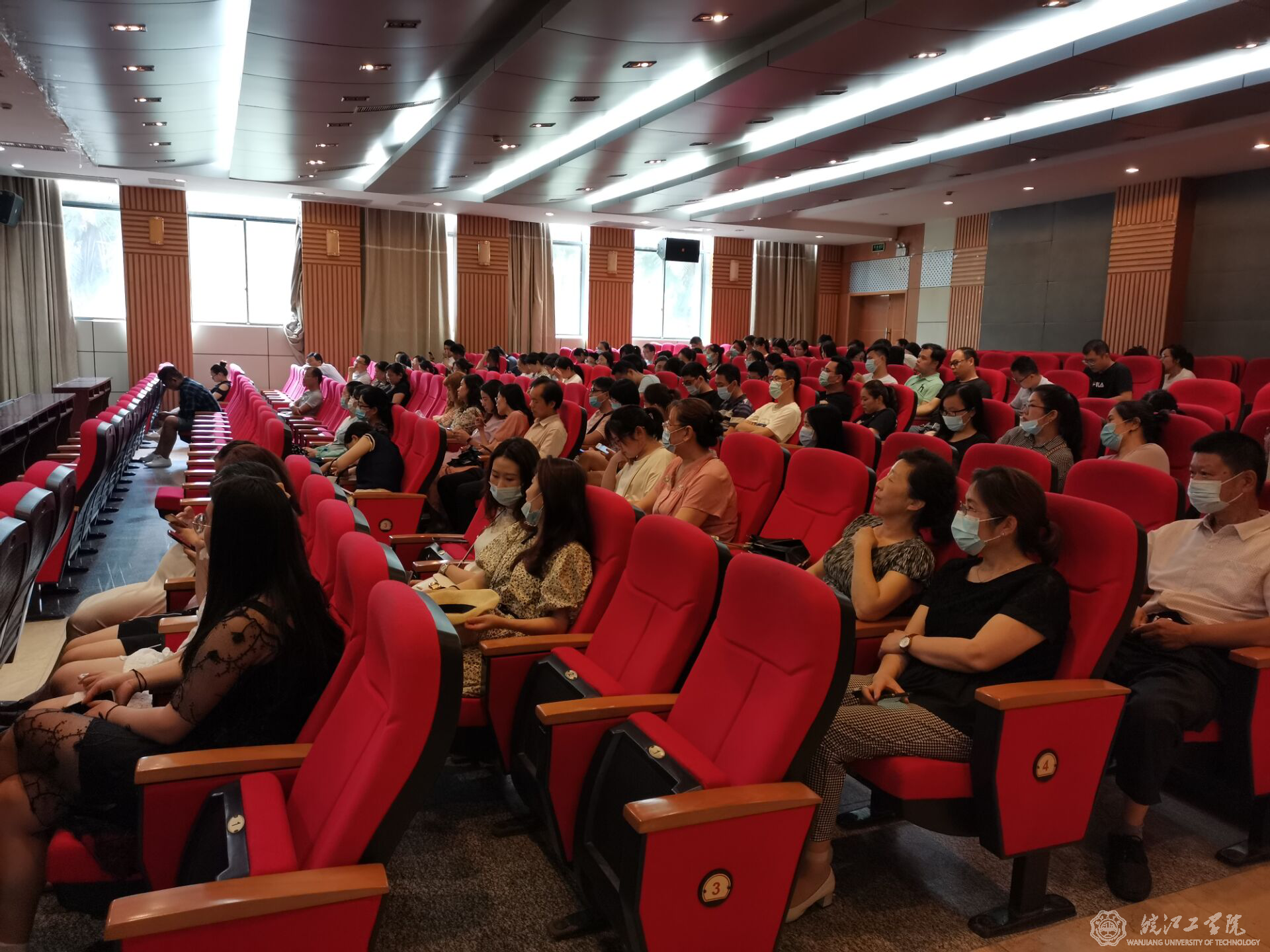 best365官网召开期末考试工作会暨2020年7月份大学英语四六级考试工作培训会
