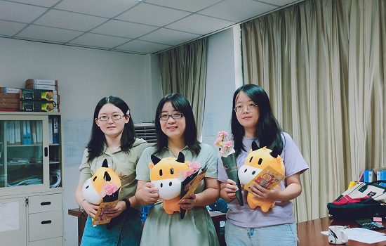 best365官网学子教师节献花诉真情