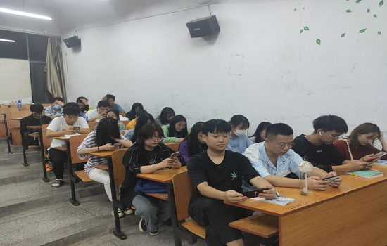 best365官网团委积极组织观看“矢志艰苦奋斗，谱写青春之歌”全省大学生同上一堂思政大课活动