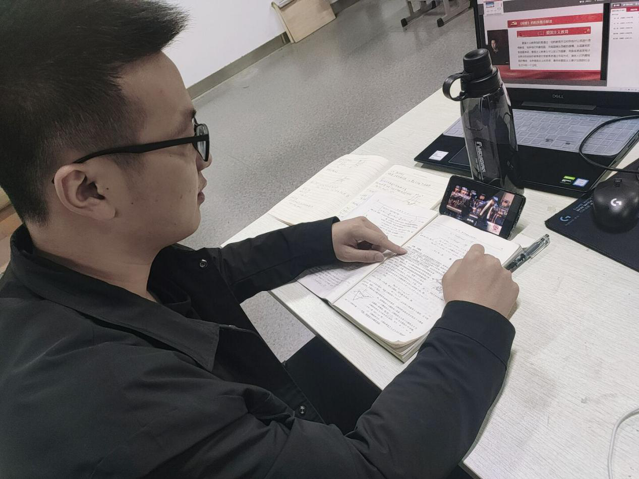 best365官网积极组织学生参与 “校园大舞台——徽风皖韵进高校”活动