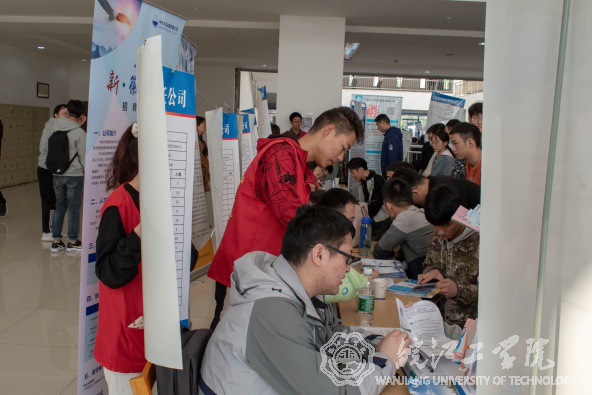 best365英国在线体育官网2021届毕业生秋季大型双选会志愿服务活动圆满落幕