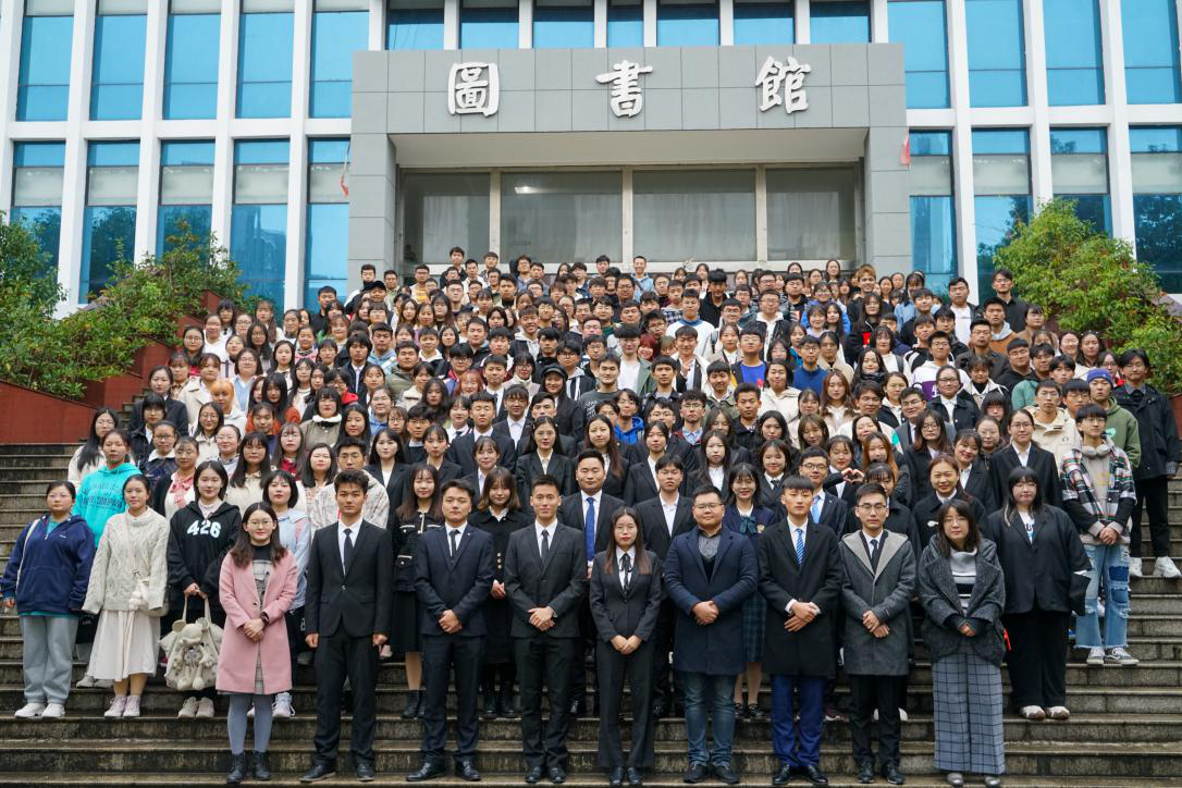 best365官网大学生传媒中心顺利举行第九届换届表彰大会