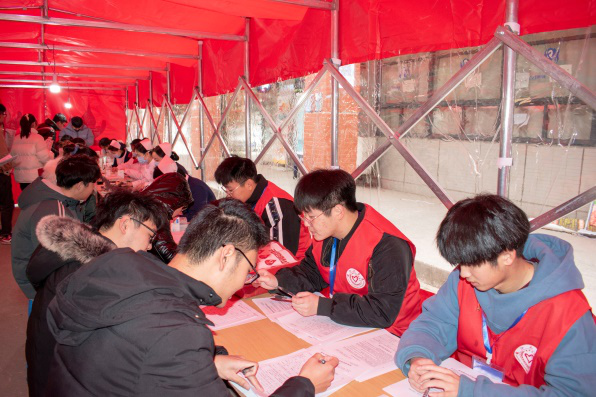 best365官网青年志愿者协会开展无偿献血志愿活动