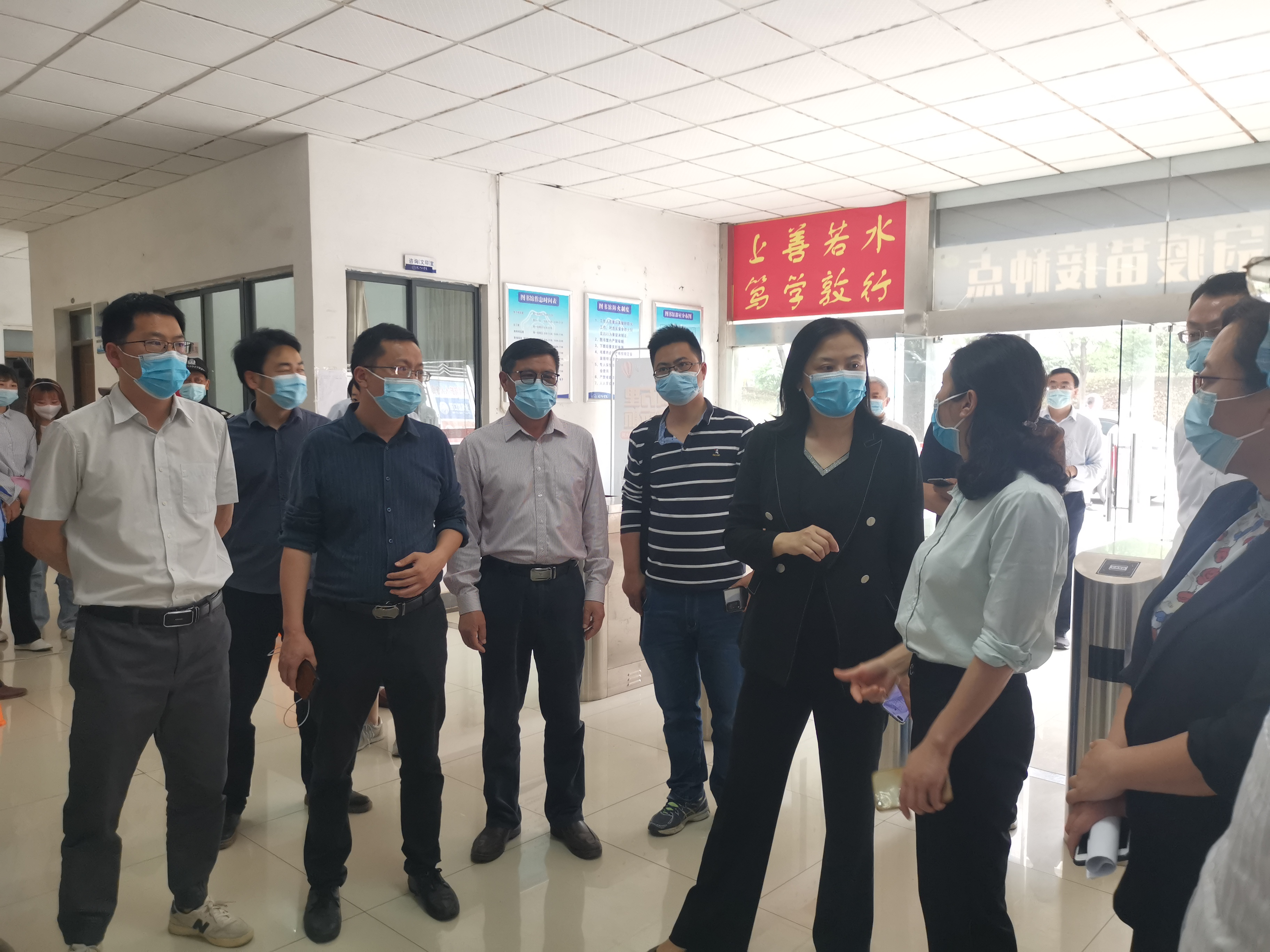 副市长阚青鹤一行督查best365官网新冠疫苗接种工作