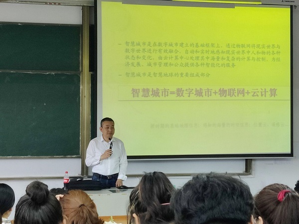 <strong>河海大学博导李浩教授来best365官网作学术报告</strong>