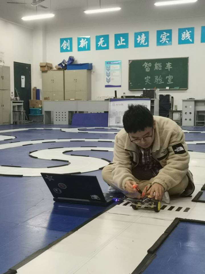best365英国在线体育官网第十一届智能汽车校内赛顺利完成