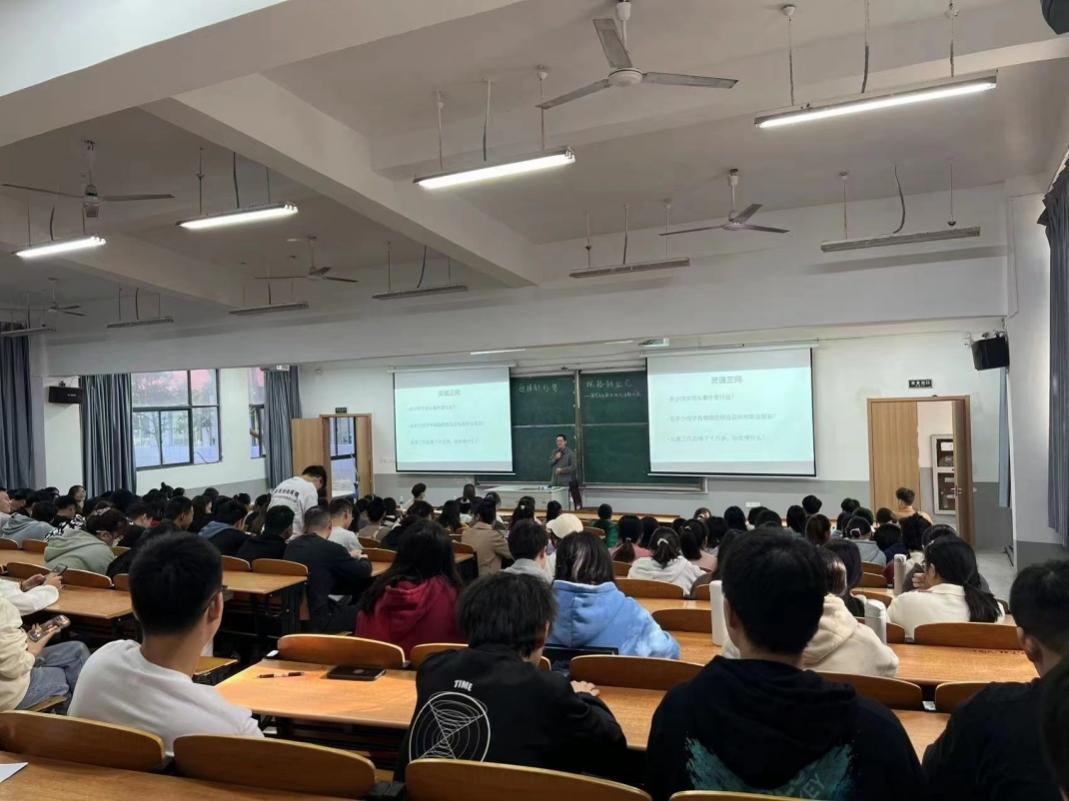 迎接新形势，探路新业态 ——best365英国在线体育官网财经学院国贸专业学术讲座