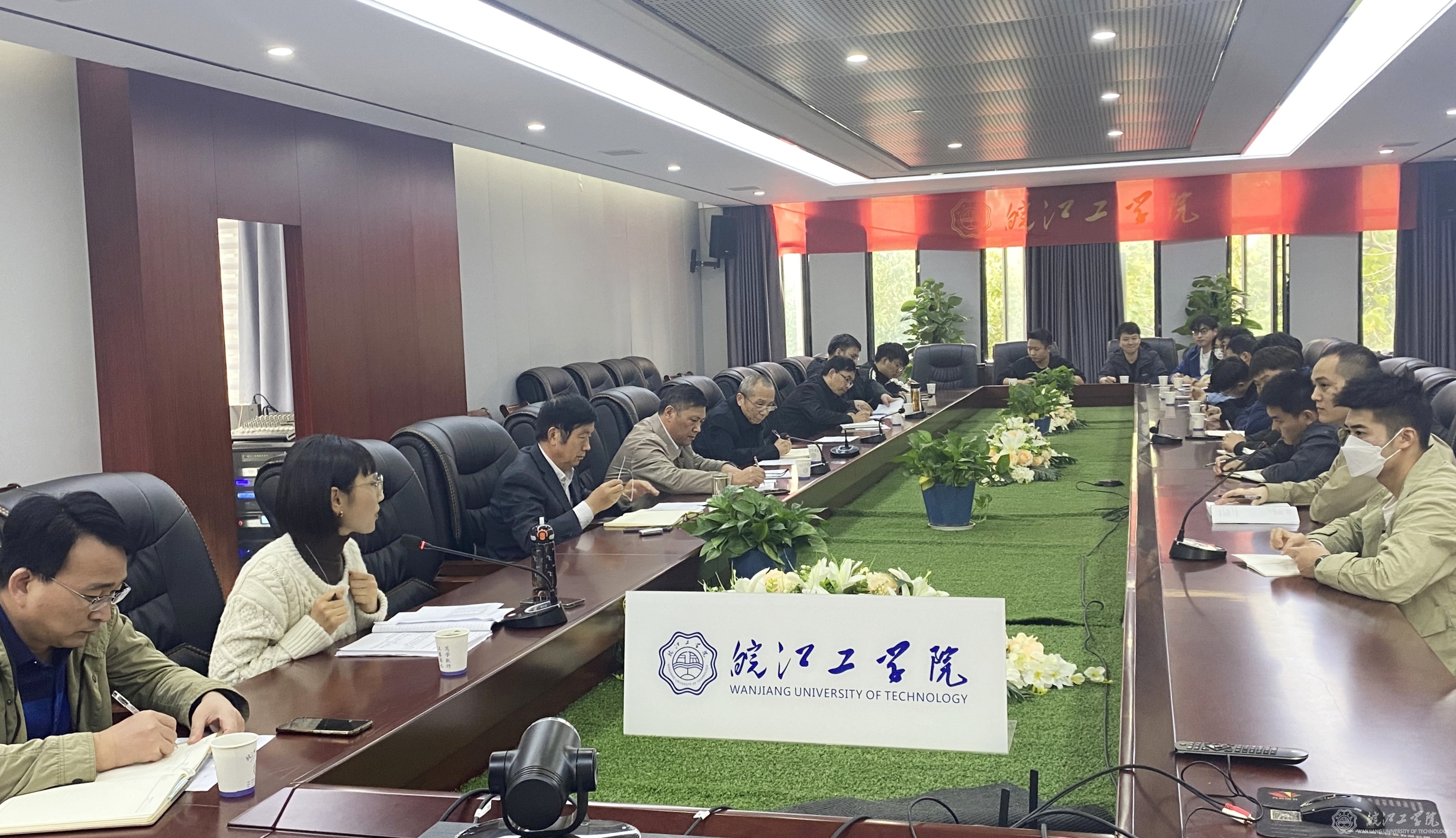 聆听学生需求，助力学生成长 ——best365官网召开校领导与专升本学生干部座谈会
