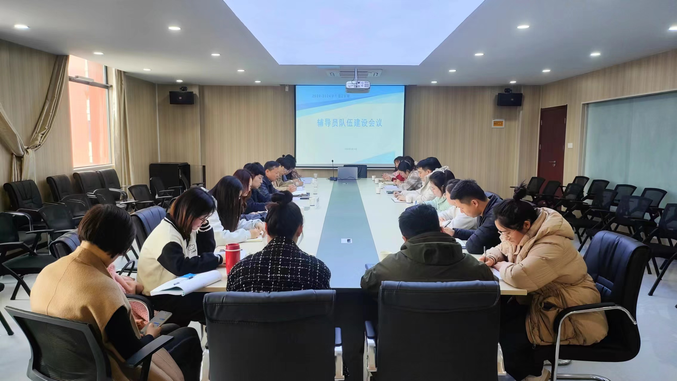 best365官网召开大三辅导员调研会