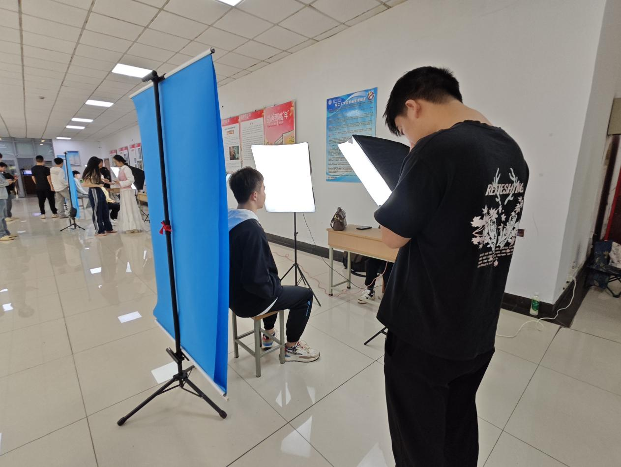 best365英国在线体育官网2025届毕业生图像信息采集工作圆满完成